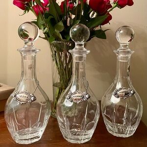 Elegant Three Decanter & Sixteen piece Barware Set!